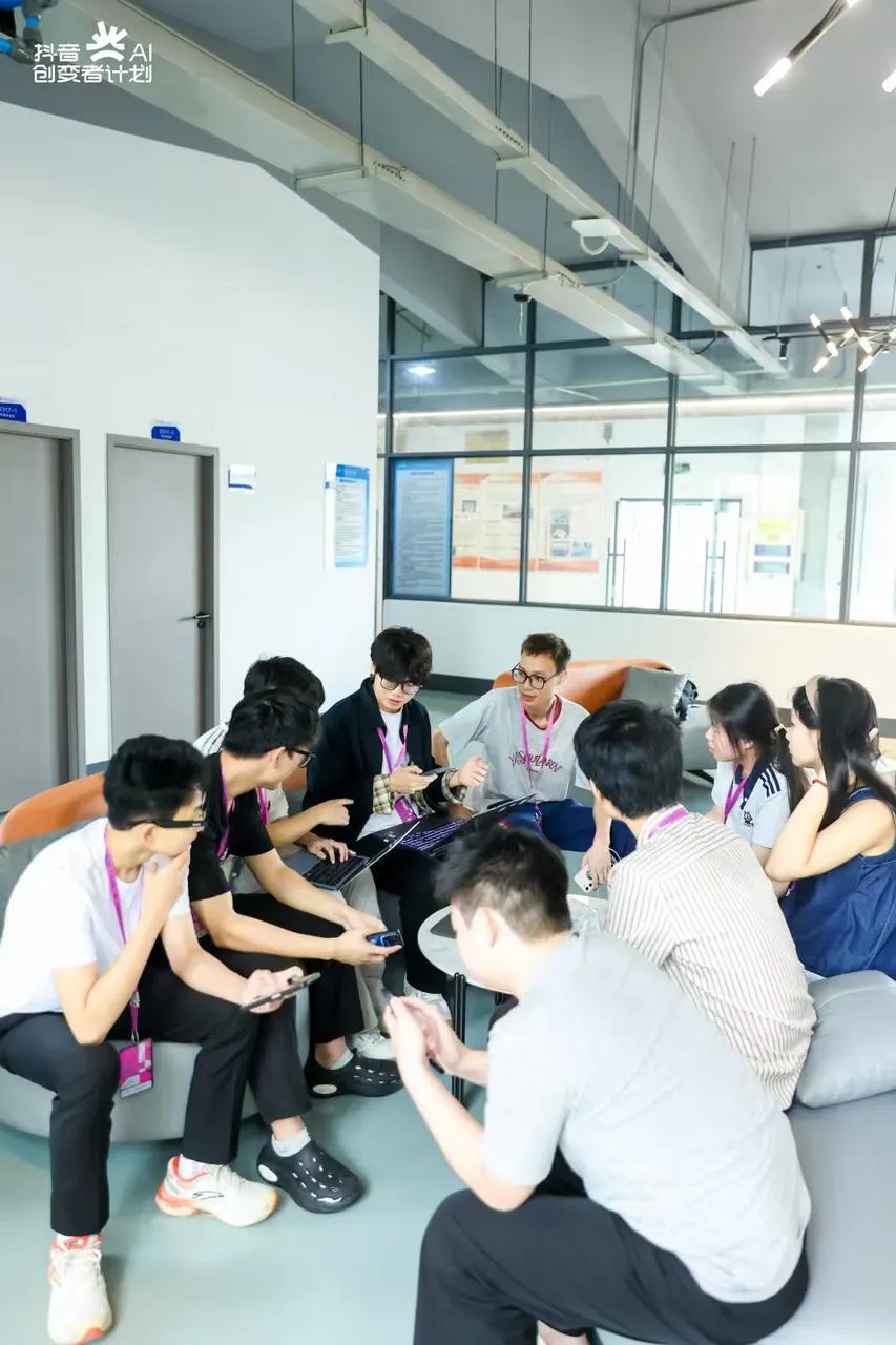 抖音创变者黑客松活动现场图片